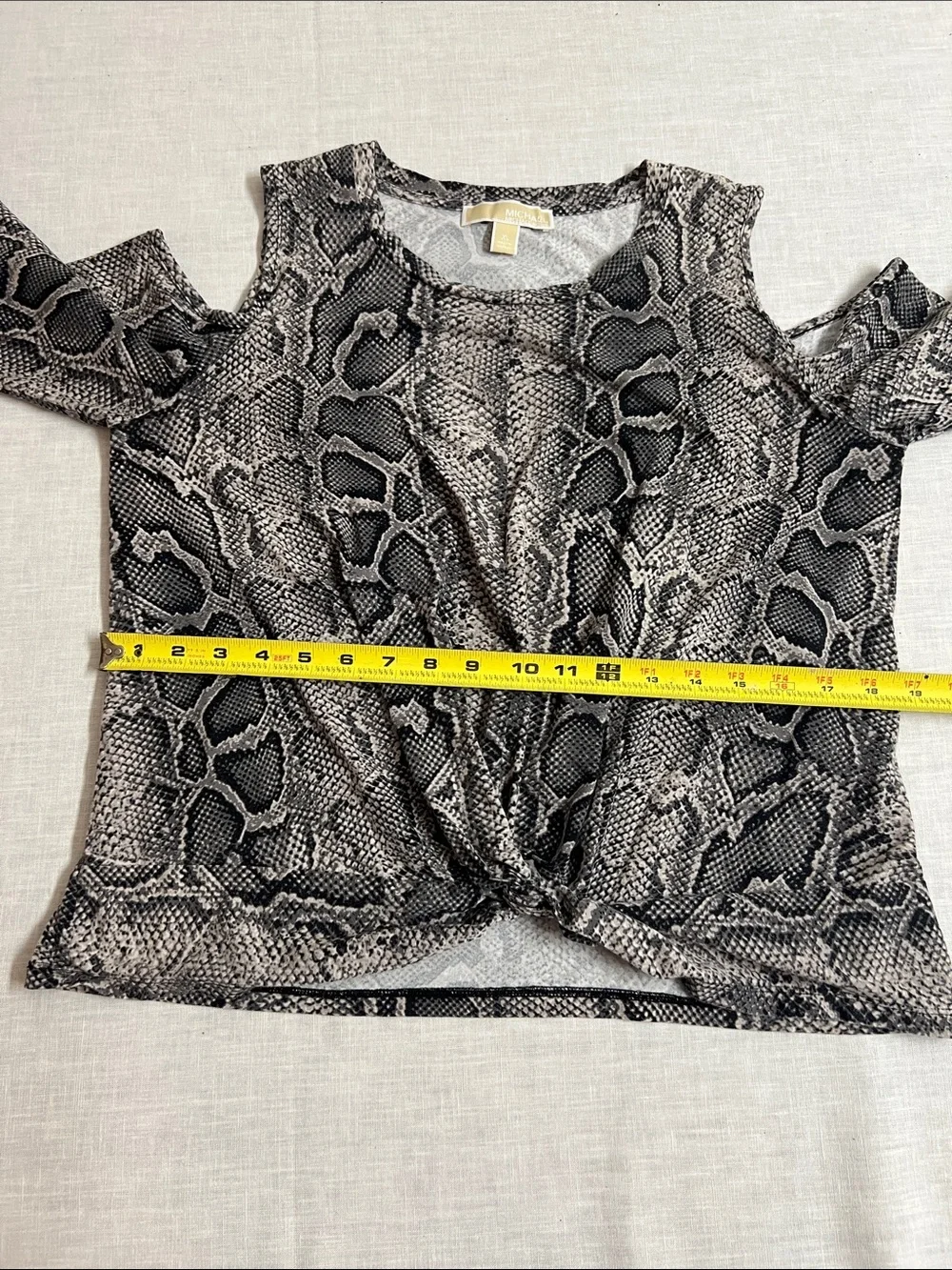 🌞 Michael Kors Black &Gray Snake Print Cold-Shoulder Twist Top Women size XL
